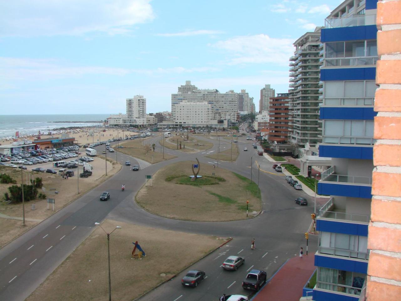 DEPTO FRENTE AL MAR - PUNTA DEL ESTE - Uruguay Punta del Este Exterior foto