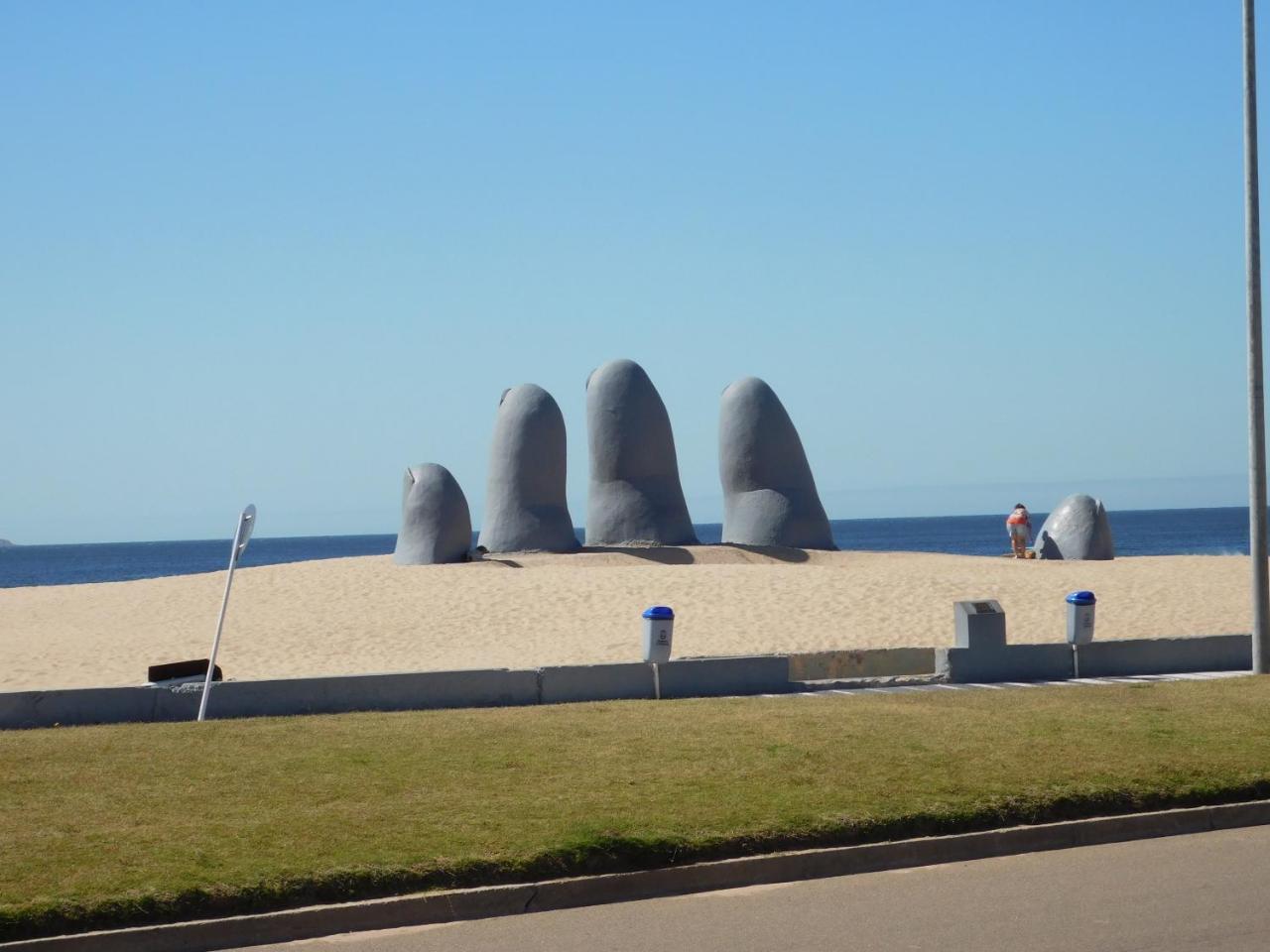 DEPTO FRENTE AL MAR - PUNTA DEL ESTE - Uruguay Punta del Este Exterior foto