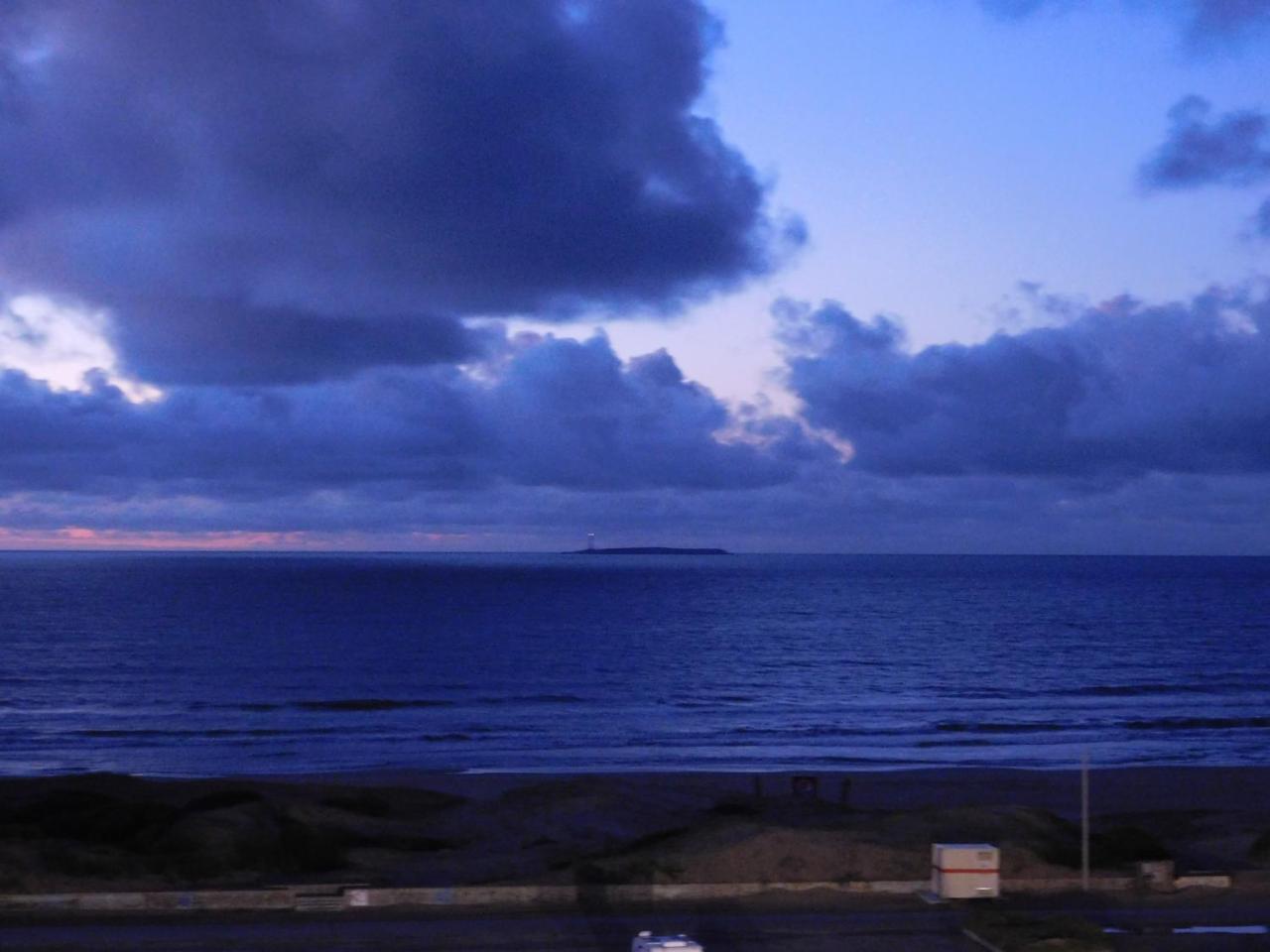 DEPTO FRENTE AL MAR - PUNTA DEL ESTE - Uruguay Punta del Este Exterior foto