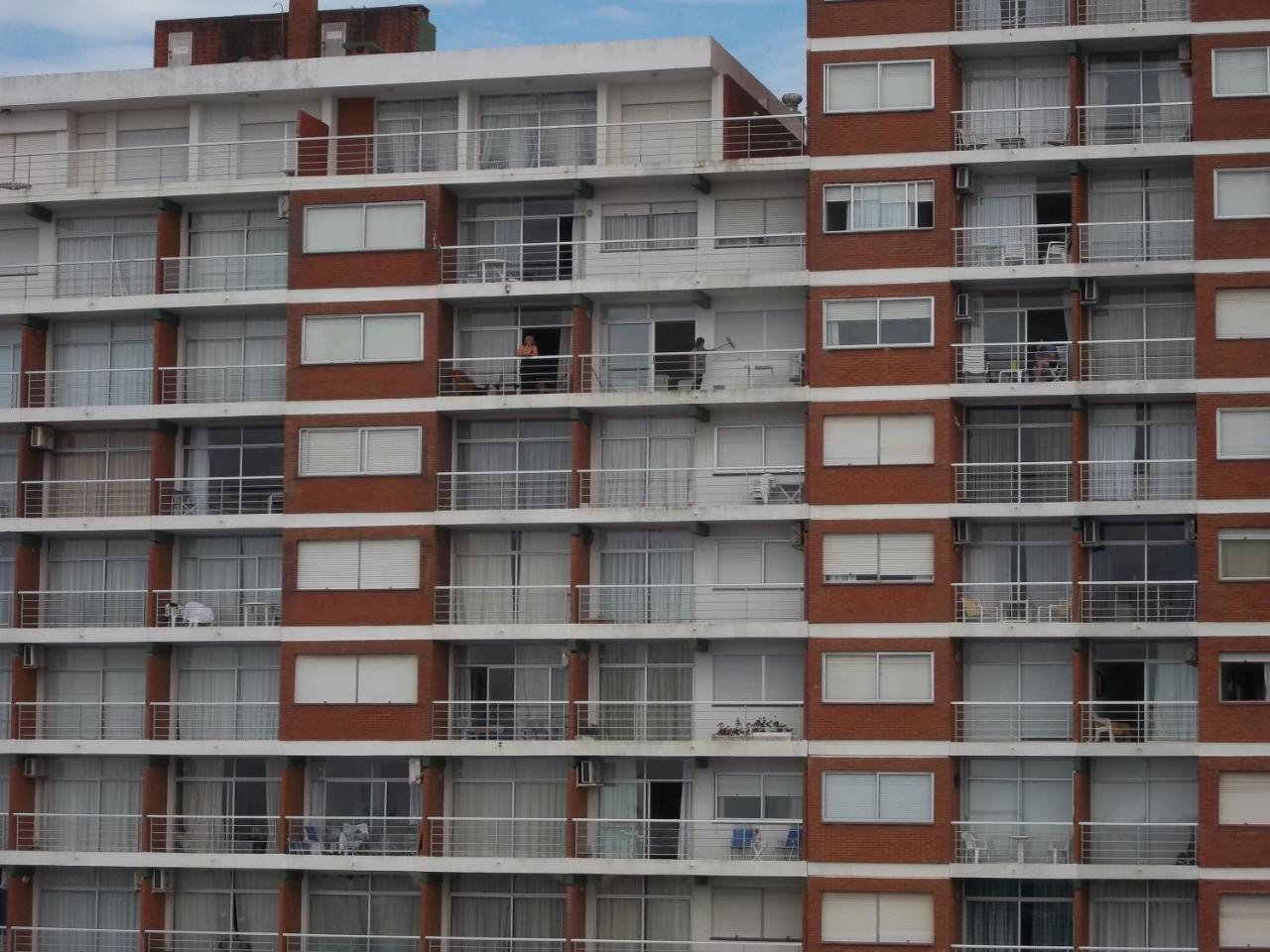 DEPTO FRENTE AL MAR - PUNTA DEL ESTE - Uruguay Punta del Este Exterior foto